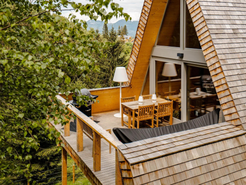 Strajerii Verzi: 100% de automatizacion para 4 cabanas A-Frame